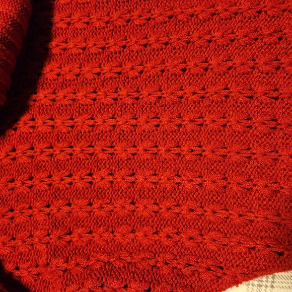 Beautiful knit red sweater - Picture 5 of 7
